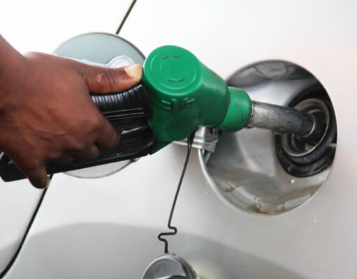 Dívida do Estado às petrolíferas sobe. Reajuste em alta do preço de combustível. confira Dívida do Estado às petrolíferas